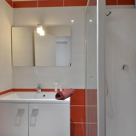 Apartment Grand Renove 4 Pieces - Balcon - Animaux Admis - Fr-1-181-902 *